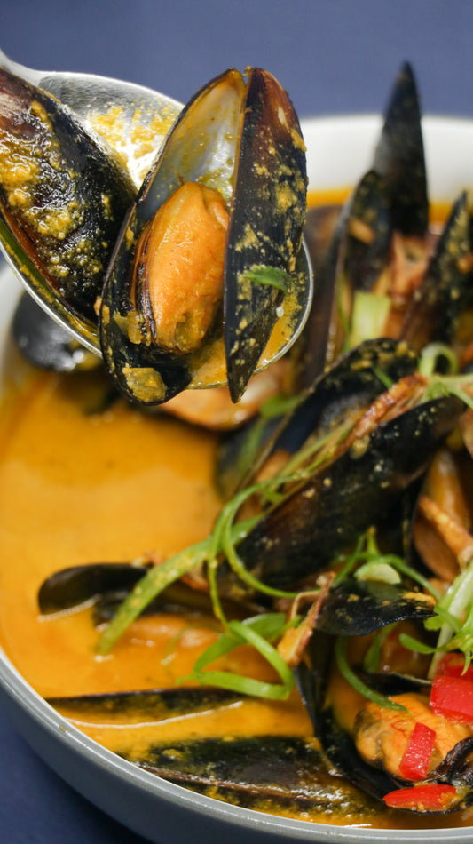 Mussels in Alavar Sauce Party Tray (8-10 pax)