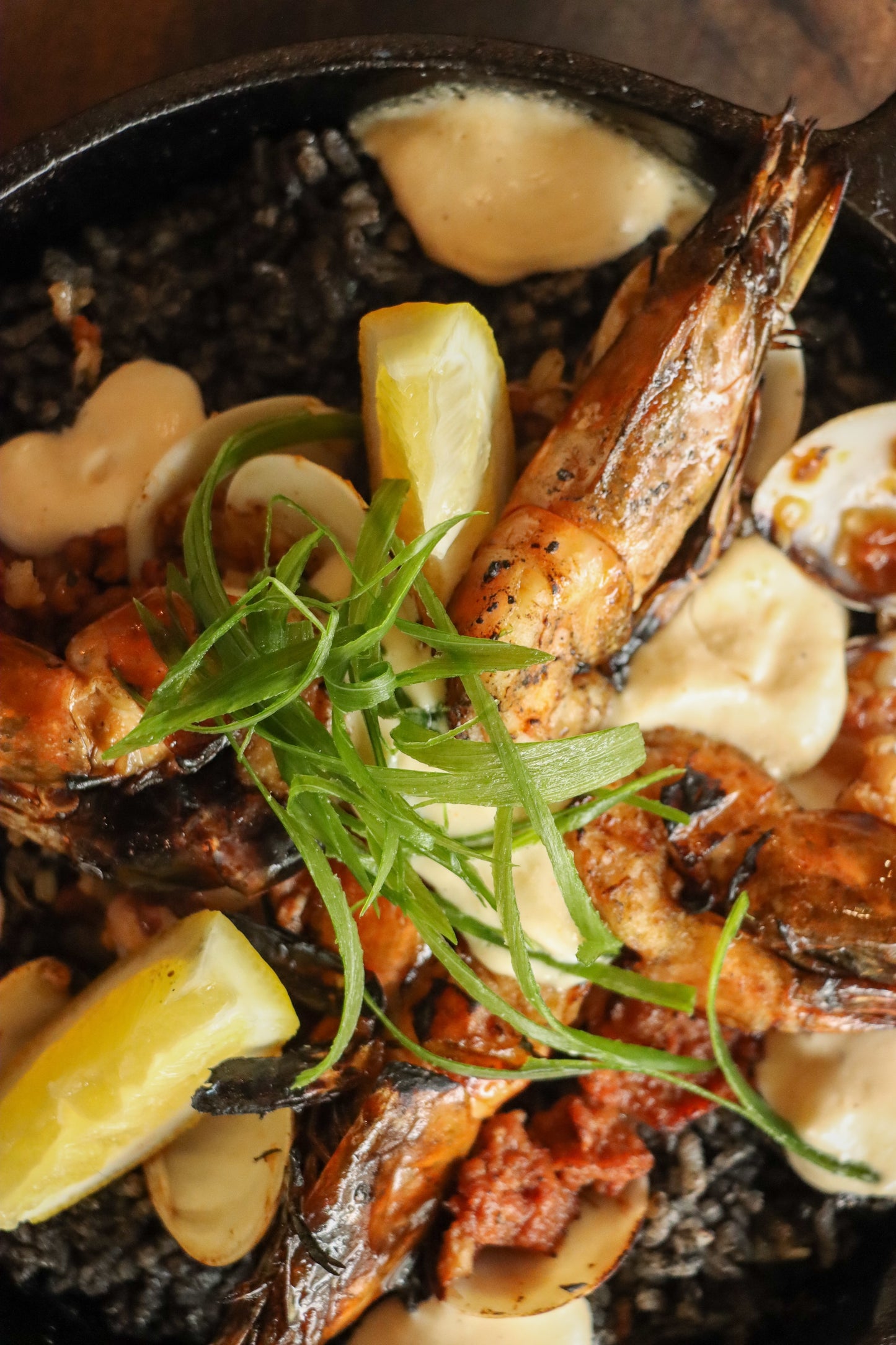 Paella Negra with Mixed Seafoods Party Tray (8-10 pax)